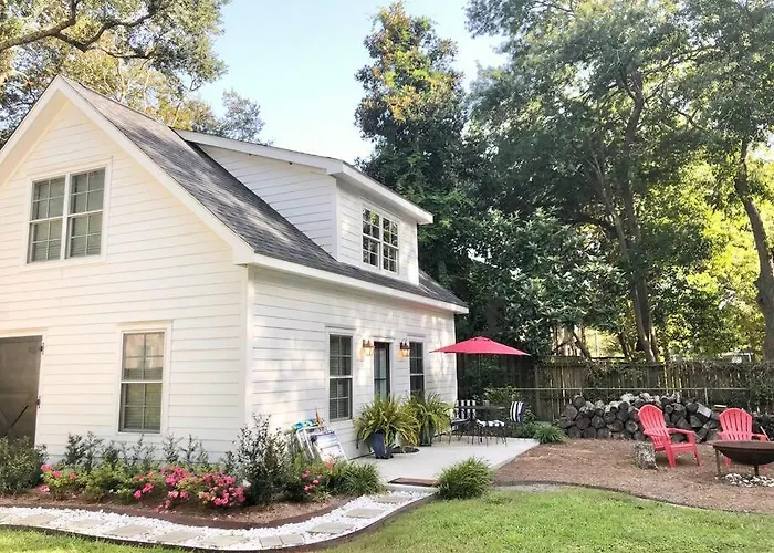 Liz Lane Cottage- Entire Guesthouse