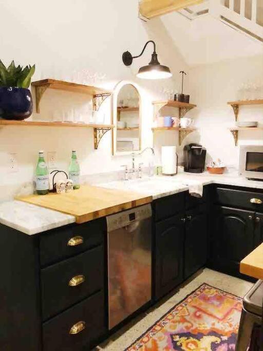 Liz Lane Cottage- Entire Holiday home Charleston