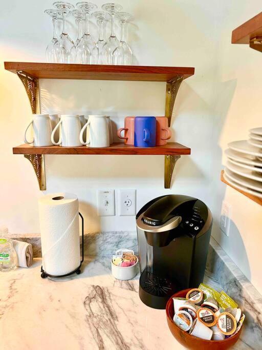 Liz Lane Cottage- Entire Charleston